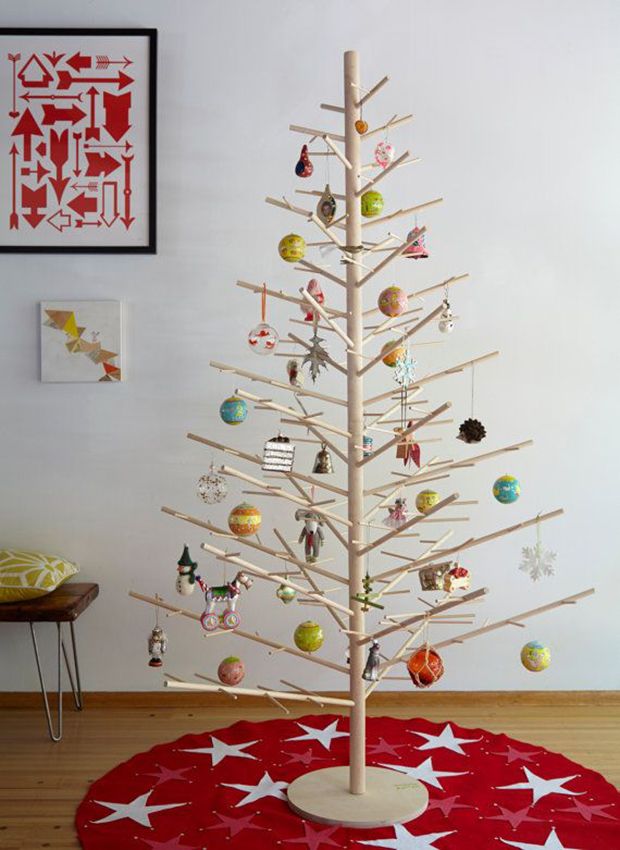 Simples e diferente, essa árvore também é uma ideia legal para quem quer ousar na decoração (Foto: Reprodução)